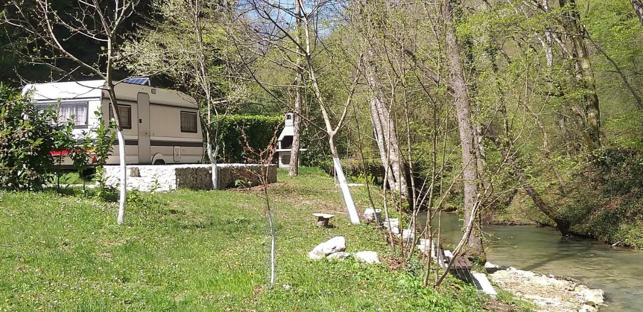 Mobile Home Slapnica U Parku Prirode Zumberak Krasic Exterior foto
